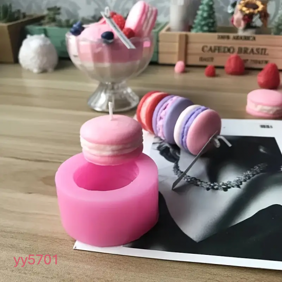 YY5701 Makaron Şeklinde Mum Silikon Kalıp - Şirin ve Yaratıcı Dekoratif Mum Kalıbı,Eğlenceli Hediye Seçeneği!