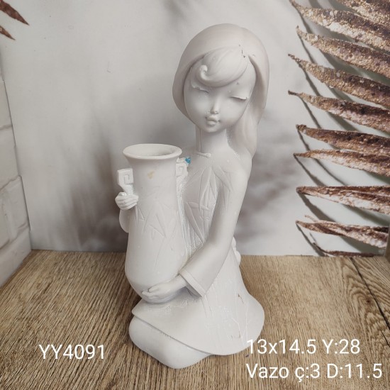 YY4091 Dizleri Üzerinde Vazo Tutan Kız