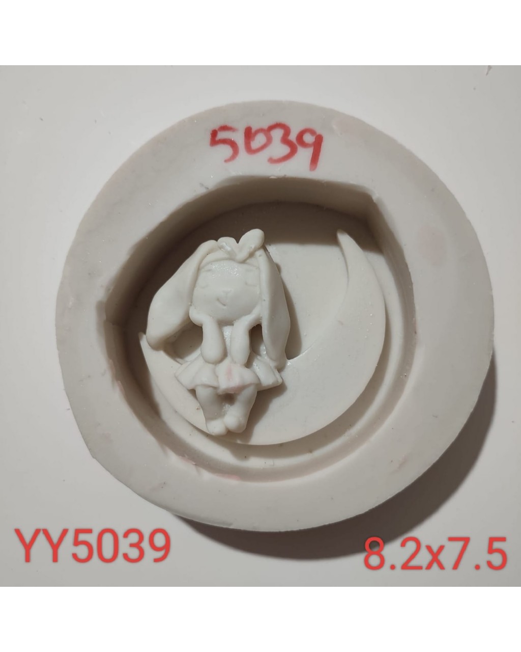 YY5039 - AYDA OTURAN TAVŞAN KIZ - SİLİKON KALIP 