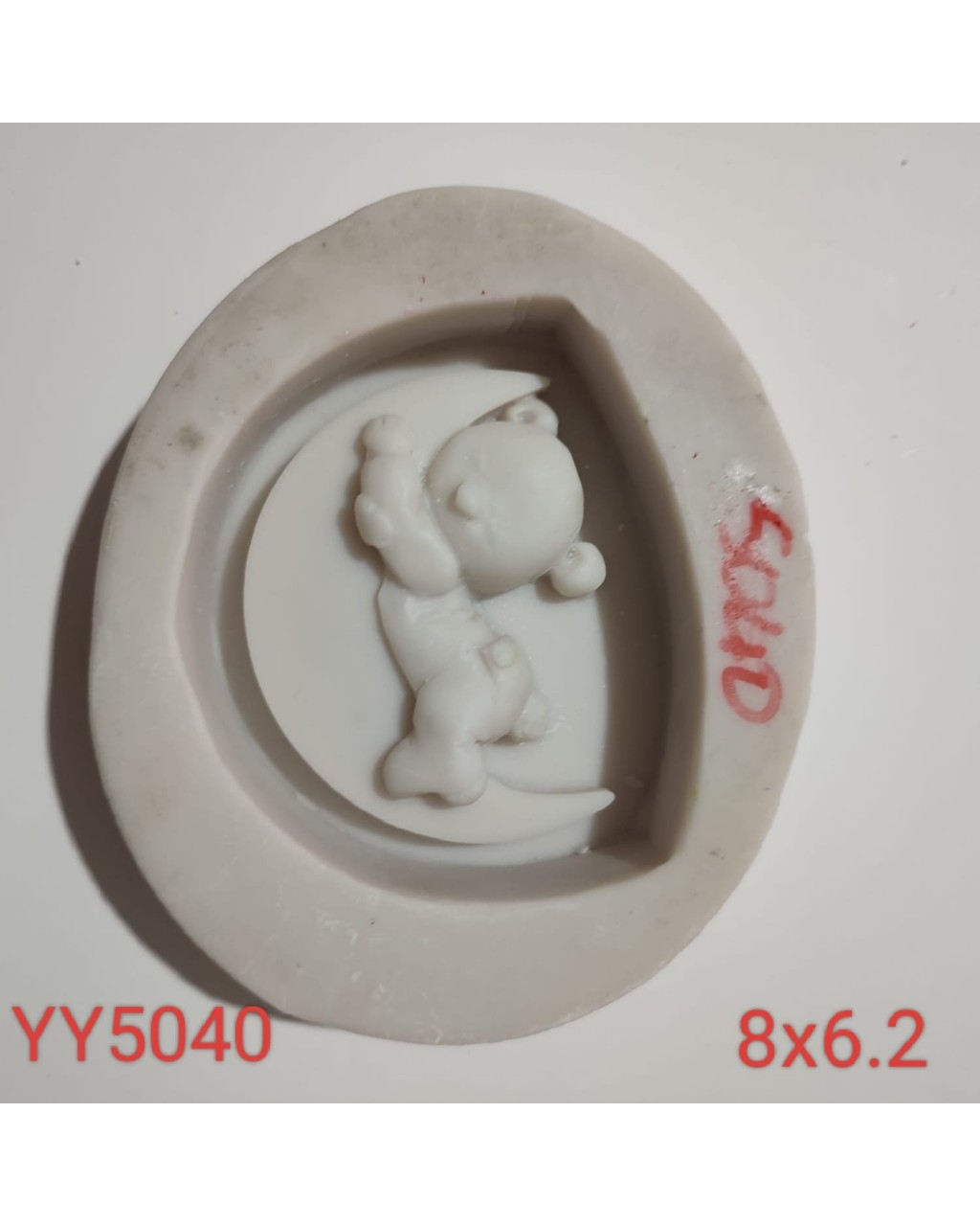 YY5040 - AYDA YATAN AYI - SİLİKON KALIP