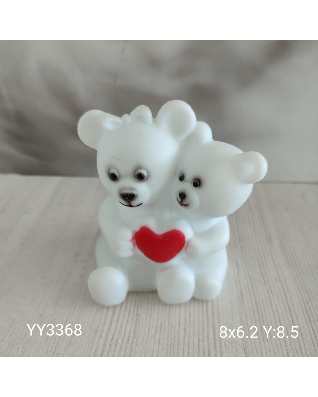 YY3368-Ayı Ve Yavrusu Kalp Tutuyor