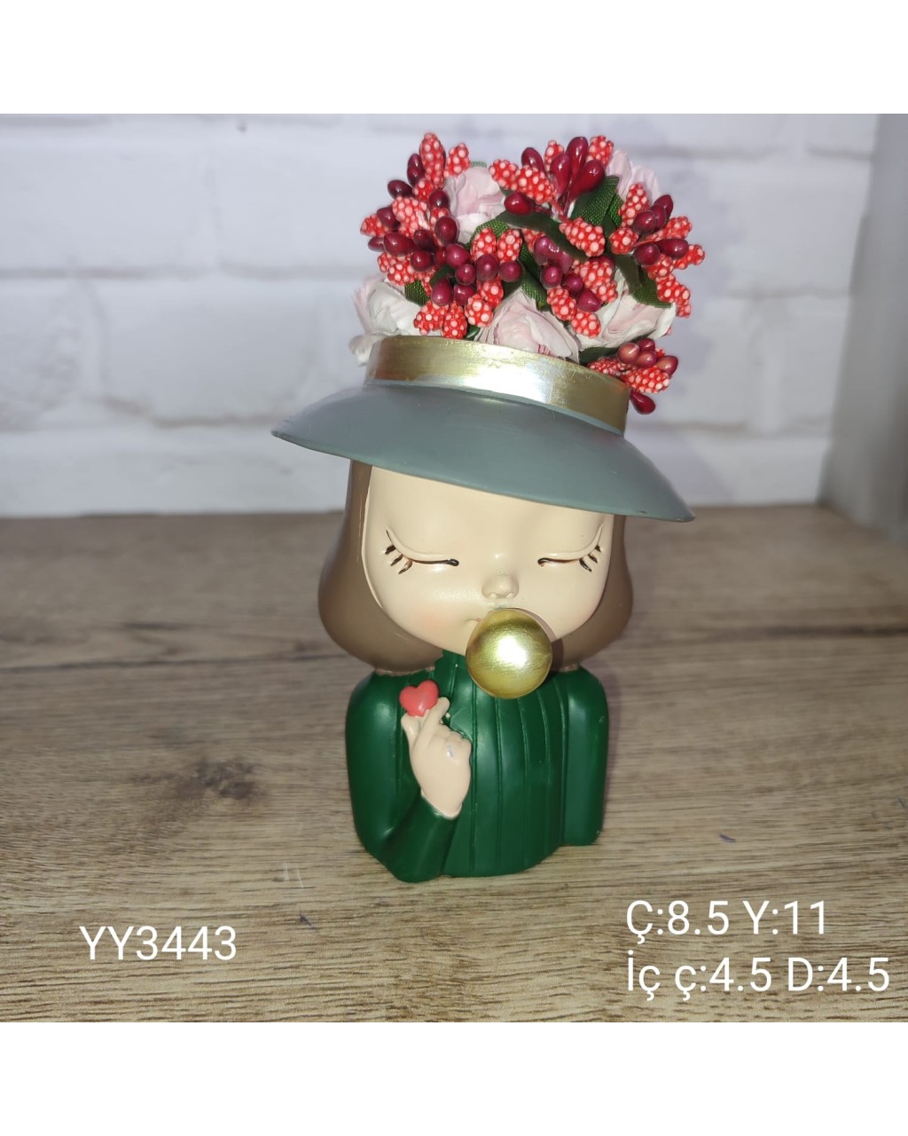 YY3443 Şapkalı Sukulent Saksı Kız Elinde Kalp Tutan Silikon Kalıp – Sevimli ve Şık Dekoratif Hediye!