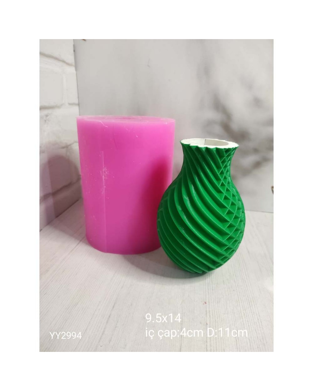 YY2994 Çift Taraflı Çizgili Ve Kare Vazo 14Cm YY2994 Çift Taraflı Çizgili Ve Kare Vazo 14Cm