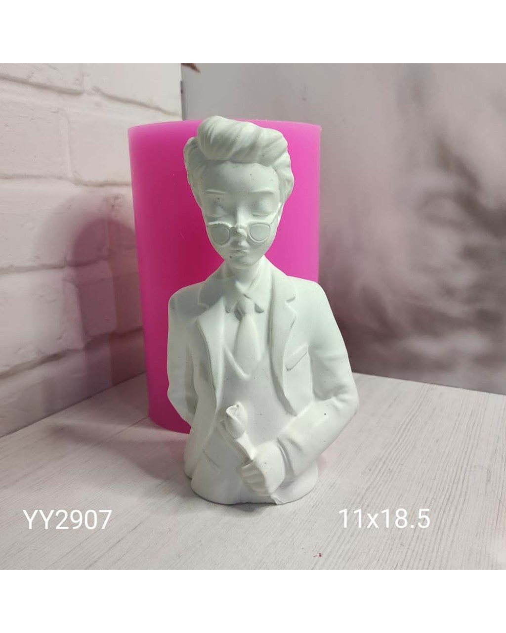 YY2907 Gözlüklü Elinde Gü Tutan Erkek Biblo Silikon Kalıp