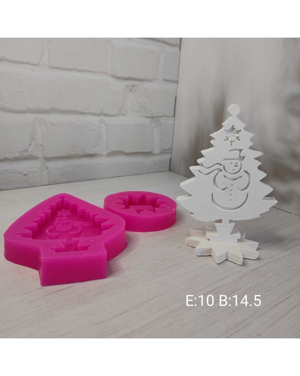 YY0051 Kardan Adam İşlemeli Çam Ağacı Tabanlıklı Silikon Kalıp