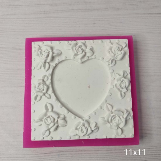YY0343 Kenarları Güllü Ortası Kalpli Kare Çerçeve Silikon Kalıp