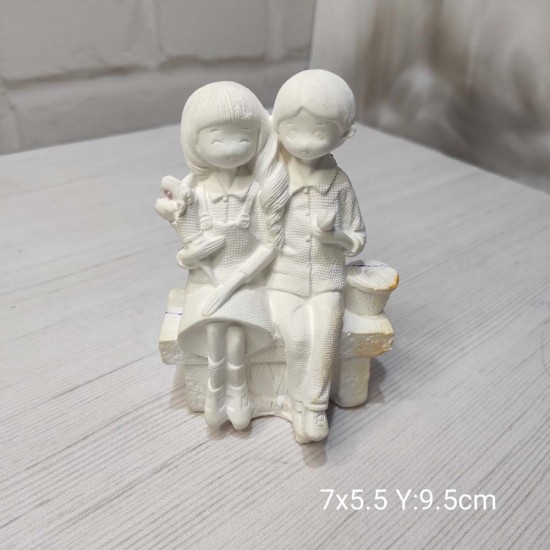 YY0966 Bankta Oturan Sevgili Elinde Buket Tutan Kız Biblo Silikon Kalıp: Romantik ve Anlamlı Hediye Seçeneği!