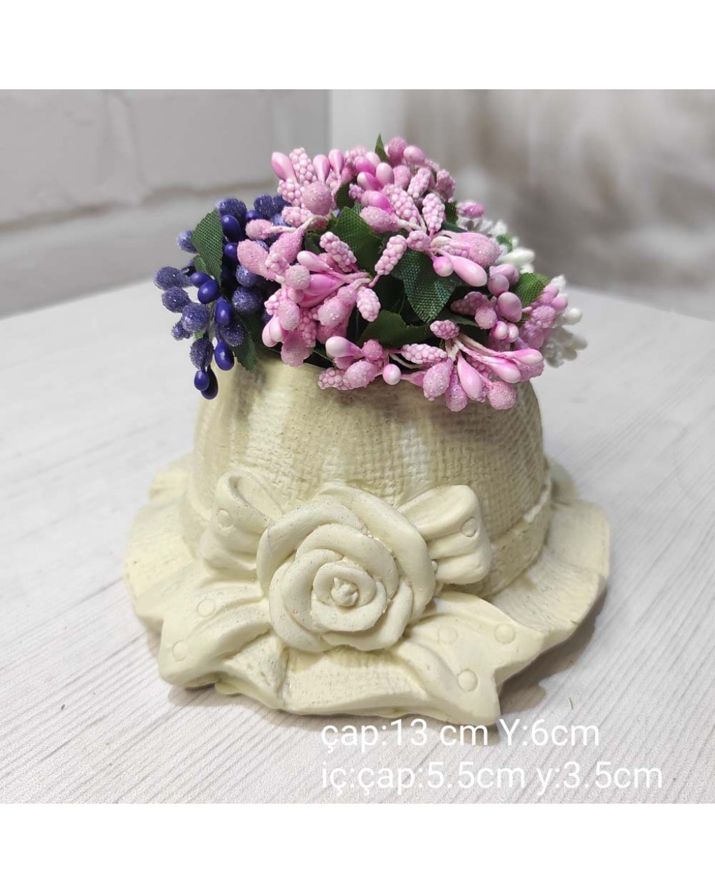 YY1493 Gül Bandajlı Şapka Saksı Silikon Kalıp: Zarafet ve Şıklığın Buluştuğu Özel Tasarım! YY1493 Gül Bandajlı Şapka Saksı Silikon Kalıp: Zarafet ve Şıklığın Buluştuğu Özel Tasarım!