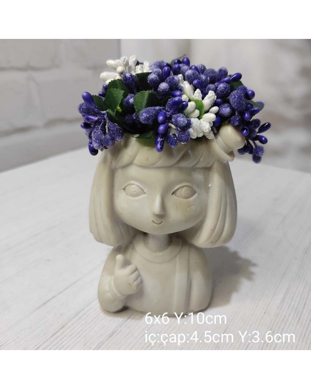 YY1586 Parmak İşareti Yapan Sevimli Kız Sukulent Saksı Silikon Kalıp – Şık ve Anlamlı Dekoratif Tasarım!