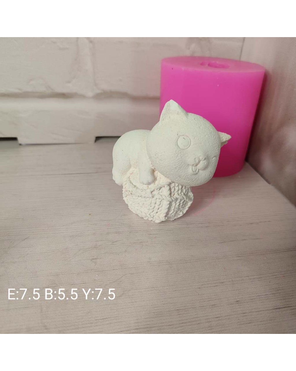 YY1994-Yumak İple Oynayan Kedi Yüz Üstü Yatan Silikon Kalıp